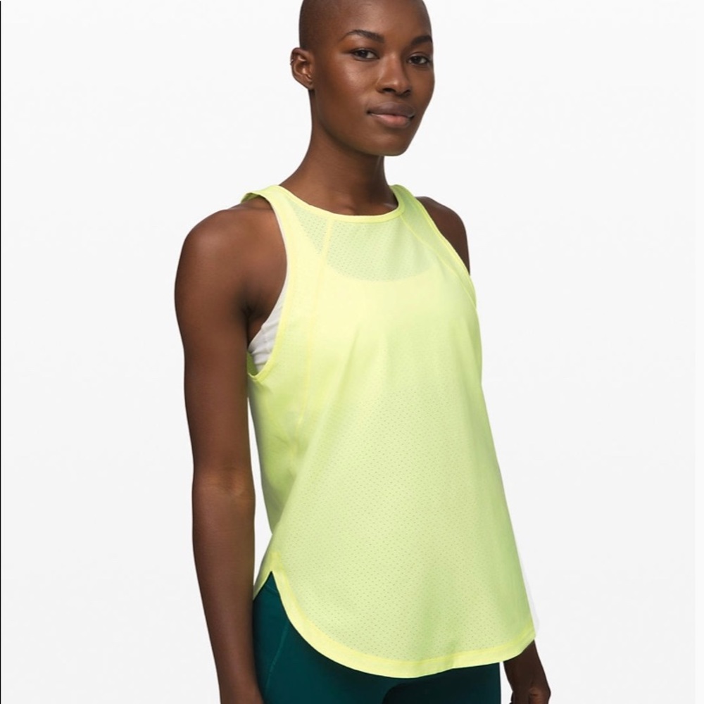LuLulemon close the distance tank size 8 NWT